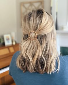 Shoulder Length Hair Accessories, Pin Short Hair Back, Hairstyles For Medium Length Hair Blonde, Short Hair For Work, Wedding Hair Bob, Lob Hairstyles For Fine Hair, Penteado Cabelo Curto, Easy Hair, Formal Hairstyles