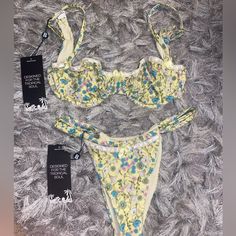 Brand New, Never Worn! Yellow Floral Print Swimwear For Poolside, Yellow Lemon Print Swimwear For Beach Season, Yellow Floral Print Swimwear For Beach Party, Yellow Lemon Print Swimwear For Pool, Yellow Underwire Beachwear Swimwear, Yellow Underwire Swimwear For Beachwear, Yellow Underwire Swimwear For Summer, Yellow Underwire Swimwear For Spring, Blackbough Swim