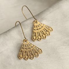 These intricate and beautiful earrings feature a bohemian filigree design in solid brass, which has an aged finish with touches of deep gold.  The beautiful, intricate detail reminds us of vintage lace. The earwires are solid brass, and these earrings are available in two length options.   ★ MEDIUM (3.5cm) fan hangs an inch below the earlobe ★ LONG (5cm) fan will hang at jawline level. This piece of handmade jewellery comes packaged in a nice recycled gift box with a handmade tag, all ready to g Fan Jewelry, Jeweled Earrings, Lace Earrings, Fan Earrings, Bridal Earrings Pearl, Filigree Earrings, Filigree Design, Handmade Tags, Antique Lace