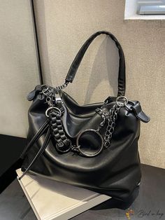 BirdinBag - Stylish Chain-Decor Hobo Bag with Exquisite Braided Detail Bags Inspiration, Chain Pattern, Inch Bag, Pretty Bags, Elegant Decor, Bags And Purses, Bag Bag, Square Bag, Chic Decor