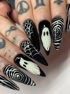 Short Sharp Nails, Goth Nails Short, Black Halloween Nails, Nail Art Halloween, Cute Halloween Nails, Halloween Press On Nails