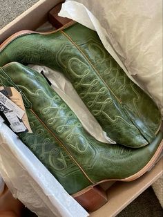 aes; xmen | anna marie lebeau (rogue) ᯓᡣ𐭩 Green Cowboy Boots, Women Knee High Boots, Looks Country