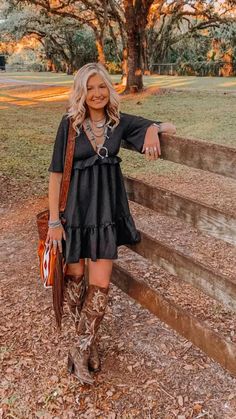 Western Fashion Outfits, Boho Western Outfits, Mode Country, Nfr Outfits, Country Concert Outfits, Country Style Outfits, Western Wear Outfits, Looks Country