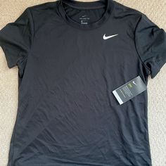 Nike Dry Fit T Shirt In Black Size Large Nike Black Workout T-shirt, Black Moisture-wicking Graphic Tee, Basic Black Nike Top, Graphic Tee For Workout In Black, Graphic Tee For Workout Black Top, Black Graphic Tee For Workout, Tops Nike, Nike Tees, Nike Black