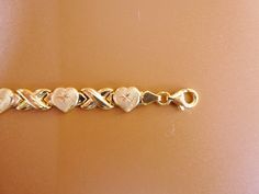 Gold Bracelet Heart, Homemade Gifts For Mom, Xoxo Jewelry, Pretty Accessories, Yellow Gold Color, Yellow Tone, Bracelet Heart, Jewelry Lookbook, Dream Jewelry