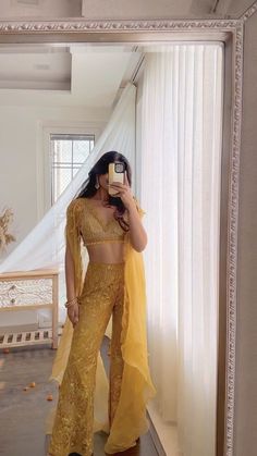 Haldi Wedding Outfits, Latest Indian Dresses For Wedding, Indian Wedding Outfits Lehenga, Two Piece Traditional Outfit, Indian Wedding Mehendi Outfits, Aesthetic Lehnga Outfits, Mendhi Outfit Simple, Indian Dress From Saree Ideas, Aesthetic Haldi Outfits