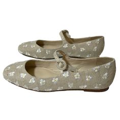 Picturing The Blair Mary Jane Ballet Flat From Larroude In Raw Raffia Brand Name: Larroude Size: 7 Color: Daisy Embroidered Raw Raffia Retail Price: $315 Style: Darling Daisy Embroidered Flats With Buckled Mary Jane Strap And Round Toe Material: Raffia Upper, Leather Lining And Sole Measurements: 0.4" Heel Condition: New Without Box Grab The Linen Blair Mary Jane Ballet Flat Now! Anthro, Anthropologie, Revolve, Spring, Summer, Flats, Maryjanes, Bloomcore, Flowercore, Flowers, Floral, Blossomcore Spring Ballet Flats With Textured Sole, Beige Ballet Flats With Textured Sole And Round Toe, Spring Mary Jane Slip-on Ballet Flats, Spring Mary Janes With Flat Heel, Medium Width, Spring Mary Janes With Removable Insole, Medium Width, Embroidered Flats, Mary Jane Ballet Flats, Summer Flats, Womens Ballet Flats