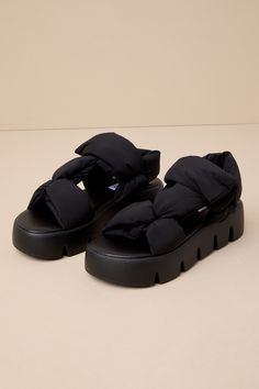 It's easy to make a stylish statement on the daily when you have the Steve Madden Xandria Black Puffer Flatform Sandals! These chunky sandals feature smooth, quilted fabric puffer straps that shapes a sporty silhouette with a rounded footbed and an adjustable VELCRO ; ankle strap. The lightweight, wide treaded flatform sole completes the fashion-forward look! 1. 5" flatform sole. Cushioned insole. Rubber sole has nonskid markings. Man Made Materials. Imported. Lulus | Xandria Black Puffer Flatfo Spring Open Toe Nylon Sport Sandals, Spring Nylon Sport Sandals With Open Toe, Spring Nylon Open Toe Sport Sandals, Black Nylon Sandals, Spring Open Toe Nylon Sandals, Spring Nylon Open Toe Sandals, Spring Cushioned Nylon Sandals, Casual Nylon Sandals For Spring, Comfortable Open Toe Nylon Sandals