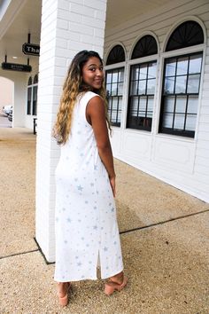 - Sleeveless - Star print - Knit maxi dress The fit: Model is wearing a small TRUE TO SIZE Small: 2-4 Medium: 6-8 Large: 10-12 XL: 12-14 Jordan is 5’6 and wears: Bottoms: Size 3-5 Top: Small Dresses/Rompers: Small Shoe: 7-7.5 Small Dresses, Knit Maxi Dress, Star Spangled, Maxi Knit Dress, White Maxi, Small Dress, Dress Romper, Star Print, Graduation Dress