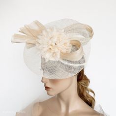 Elegant Ivory Kentucky derby hat for woman. This cream fascinate hat is embellished with a big bow. It is a perfect hat for weddings, Royal Ascot horse races, cocktails, derby... It is mounted on a headband. If you want, you can choose the side of the head were you like to wear the fascinator, just convo me. Any color of the fascinator can be changed to order. ** PROCESSING TIME: 5 -7 business days. ** DELIVERY TIME (DHL Express): 2-4 business days to EEUU, 1-2 to Europe and 3-5 to Australia. Fo Ascot Horse Racing, Race Day Hats, Hat Cream, Hot Pink Weddings, Kentucky Derby Fascinator, Horse Races, Royal Ascot Hats, Derby Fascinator, Ascot Hats