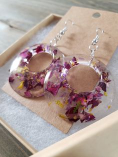 Resin Drop Earrings With Flower Charm, Resin Small Hoop Earrings For Gift, Small Hoop Resin Earrings For Gifts, Small Hoop Resin Earrings Gift, Clear Flower Resin Earrings, Clear Resin Flower Earrings, Round Resin Flower Earrings, Resin Hoop Earrings, Flower Hoop Earrings