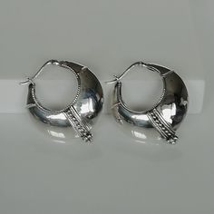 A PAIR of chunky ethnic style sterling silver hoops. Dimensions: 32 x 35 x 10 mm. Weight: 2.9gm These earrings are made of 925 hypoallergenic sterling silver. All my pieces are sent in a gift box. I can include a personal message from you if needed. You are welcome to contact me at... bhavnakwintra1956@gmail.com More hoops: https://www.etsy.com/your/shops/TheSilverGame/tools/listings/section:26305414 More earrings: https://www.etsy.com/your/shops/TheSilverGame/tools/listings/section:26308789 Ear Silver Small Hoop Earrings For Pierced Ears, Silver Metal Hoop Huggie Earrings, Silver Hoop Earrings For Pierced Ears, Hoop Earrings Chunky, Hoops Silver, Egyptian Style, Hoop Charms, Ethnic Style, Sterling Silver Hoops