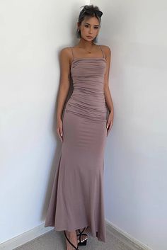 Halter Party Dress, Spaghetti Straps Dress, Straps Dress, Fishtail Dress, Pretty Prom Dresses, Split Dress, Causual Outfits, Pleated Maxi Dress, Dress Material