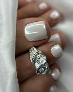 “Two-Toned Toes” & More Playful Pedicure Ideas That Are Perfect For Gemini Season Off White Pedicure Toenails, French Pedicure Designs Toenails Summer, Pedicure White Design, Pedicures For Wedding, White Chrome Pedicure Toenails, Wedding Beach Nails, Bachelorette Pedicure, White Polish Nails Designs, White Chrome Pedicure