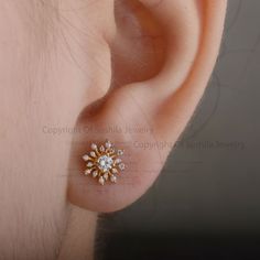 Buy Snowflake Stud Earrings With Genuine 0.41 Ct. SI Clarity G-H Online in India - Etsy Cute Gold Earrings Minimalist, Gold Earrings Diamond, Diamond And Gold Earrings, Gold Studs Designs, Earring Studs Gold, Delicate Rose Gold Earrings, Diamond Earrings Studs Indian, Gold Earrings Designs Studs