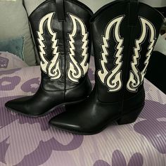 Billini Cowboy Boots Size 8 White Casual Boots For Rodeo, Casual White Boots For Rodeo, Black Pointed Toe Heeled Boots For Rodeo, Casual Black Heeled Boots With Snip Toe, Casual Round Toe Heeled Boots For Rodeo, Casual Knee-high Boots For Rodeo, Black Knee-high Heeled Boots For Rodeo, Black Wide Calf Heeled Boots For Rodeo, Western High-top Boots For Spring