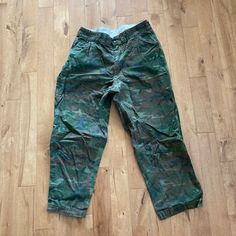 "This is a pair of vintage camouflage pants from the 1970s made by American Field Sportswear. These dark green camo pants have a waterproof lining around the thighs and are in good vintage condition with no major flaws.  Tag Size: N/A *refer to measurements for true fit* Waist: 35\" Length: 39.5\" Inseam: 28\" Rise: 13\" Please also assess the photos and measurements carefully using your own personal judgement as we do not accept returns. Please keep in mind that this is a piece of vintage cloth Camouflage Combat Parachute Pants, Military Style Camouflage Parachute Pants For Outdoor, Combat Camouflage Cargo Pants For Hunting, Military-style Khaki Bottoms For Hunting, Military Style Khaki Bottoms For Hunting, Military Style Camouflage Pants For Hunting, Military Camouflage Hunting Pants, Green Military Style Parachute Pants, Casual Cotton Hunting Pants