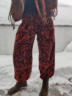 "These super comfortable pants are very cozy and allow you full movement without constraints! The best selling cozy pants we carry! Nice big pockets on the front. You can wear them with the pockets either on the front or the back. - Machine wash cold, hang to dry - One size fits most, waistband is roughly 24\"-44\" - Gender neutral - Elastic ankle - Comfy smocked elastic waist - 100% acrylic wool (acrylic wool is essentially a synthetic fabric made to have the same properties as real wool but fa Blanket Pants, Winter Blanket, Pants Comfy, Cozy Pants, Boho Yoga, Comfy Winter, Comfortable Pants, Winter Blankets, Big Pockets