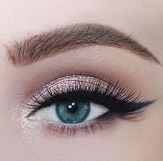 pretty makeup. gold eyeshadow. lashes. Makeup Cantik, Tutorial Eyeliner, Wedding Hairstyles And Makeup, Eyeliner Tips, Makeup Tip, Make Up Inspiration, Manhattan Project, Glitter Eye Makeup, Makijaż Smokey Eye