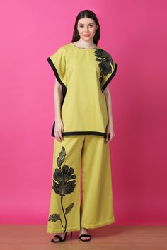 Lime green short kaftan with floral print. Paired with coordinating wide leg pant. - Aza Fashions Green Luxury, Short Kaftan, Lime Green Shorts, Pant For Women, Manish, Wide Leg Pant, Green Shorts, Pants Pattern, Aza Fashion