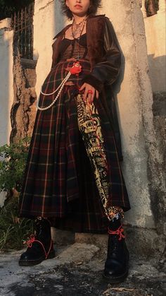 Earthy Punk Outfits, Funky Goth Outfits, Punk Long Skirt Outfit, Cottagecore Punk Aesthetic, Cultcore Fashion, Eclectic Vintage Fashion, Dragon Core Aesthetic Outfits, Boho Punk Outfits, Bugcore Outfits