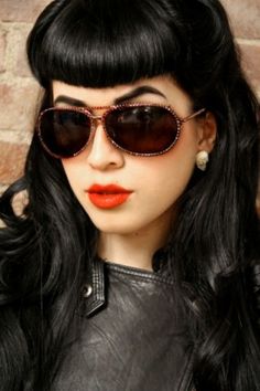 Rockabilly girl. Betty Bangs, Pin Up Hair, Pin Curls, Wearing Sunglasses, Hairstyle Gallery, Rockabilly Fashion, Retro Hairstyles