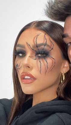 Spider Woman Makeup, Spiderman Eye Makeup, Fun Halloween Makeup Looks, Spiderman Makeup Looks, Spiderman Makeup, Creative Halloween Makeup