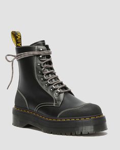 Shop Moreno Smooth Leather Platform Boots in Black at Dr. Martens. Free delivery on orders over £50 Platform Boots Black, Hiker Style, Leather Platform Boots, Simple Sweatshirt, Black Dr Martens, Concept Clothing, Goodyear Welt, Platform Boots, Dr. Martens Boots