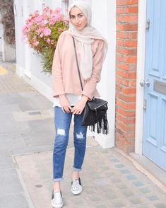 casual brunch outfit hijab Black Shirt Outfit, Street Hijab Fashion, Hijab Style Casual, Denim On Denim, Casual Hijab, Style Hijab, Casual Hijab Outfit, Hijabi Outfits Casual, Hijab Chic