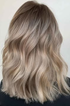 Ashy Dark Blonde Hair Balayage, Moody Blonde Hair, Blondish Brown Hair Dark Blonde, Oatmilk Blonde Hair, Soft Sandy Blonde Hair, Ashy Toner For Blonde Hair, Brown Hair With Ash Blonde Balayage, Cool Tone Balayage Blonde, Blonde For Greying Hair