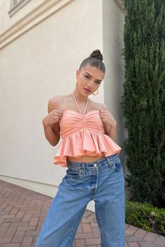 Complete your summer wardrobe with this white peplum halter top! This chic crop top is perfect for boat days, boardwalk bike rides, and so much more! Trendy Summer Fashion, Pink Top Outfit, Outfit Inspo Pink, Cute Chill Outfits, Pink Ruffle Top, Boat Days, Pretty Tops, Velvet Lace Dress, Top Jean