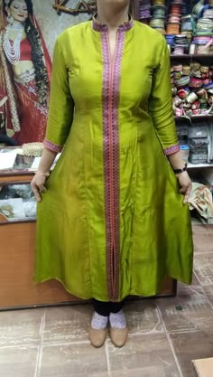 Khan Kurti Designs Marathi, Narayanpet Dress, Gown Models, Latest Kurta Designs, Collar Kurti, Silk Kurti Designs, Simple Frock Design