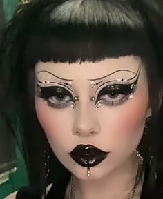 Eyeliner Looks Goth, Drag Makeup Looks, Gothic Eye Makeup, Eyeliner Wing, Unconventional Makeup, Edgy Makeup Looks, Attack Titan, Goth Club, Makeup Photos