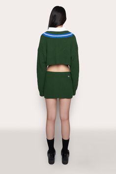 V-neck cropped pullover Model is 5'9.5" and wearing a size M Model measurements: 30" bust, 33” hips, 22" waist Composition: 60% Cotton, 30% Nylon, 10% Wool Cropped Pullover, Knit Pullover, Knitted Pullover, Model Measurements, Rib Knit, Composition, V Neck, Wool, Knitting