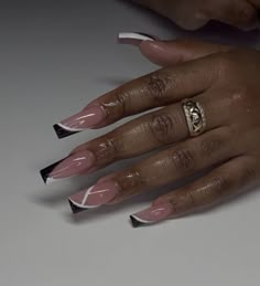 Black And White Nails Birthday, Classy Freestyle Nails, Short Nail Designs Minimal Black, Receptionist Nails, Medium French Tip Acrylic Nails With Design, Summer Vacation Nails Acrylic, Black Ombre Acrylic Nails, Black White Nails Designs, Black Square Nails Design