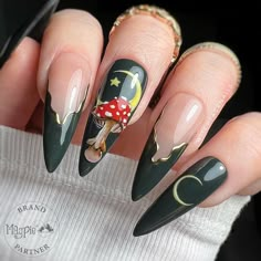 Nails Mushroom, Goth Mushroom, Cottagecore Nails, Mushroom Nails, Nails Dark, Dark Green Nails, Hippie Nails, Nails Gold