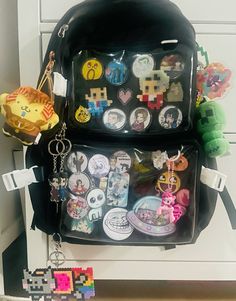 Pin Covered Backpack, Alt Backpack, Ita Bag Aesthetic, Pins On Bag, Aesthetic Bookbag, Backpack Alternative, Ita Bag Ideas, Scene Backpack, Backpack Buttons