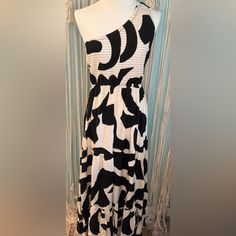 Super Cute Black And White Print One Shoulder Dress White One-shoulder Midi Dress For Vacation, White One Shoulder Maxi Dress For Day Out, Casual White One-shoulder Maxi Dress, White One-shoulder Casual Maxi Dress, Cute Black And White, Black And White Print, Walker Boots, Fit N Flare Dress, Rain And Snow Boots