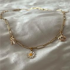 Ig @Evarajewerly Dainty White Metal Charm Necklaces, White Metal Jewelry With Flower Charm, White Jewelry With Flower Pendant Charms, Delicate White Jewelry With Charms, Delicate White Charms Jewelry, Everyday Gold Plated Jewelry With Flower Charm, Everyday White Gold Plated Charm Necklace, White Gold Plated Flower Pendant Jewelry, Jewelry Necklace