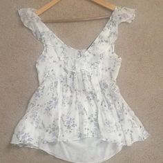 Zara Romantic Frill Top With Cut Out At The Back. It’s Beautiful And Never Worn. In Excellent Condition. Chic Flowy Top For Garden Party, Elegant Floral Print Tops For Garden Party, Feminine V-neck Blouse For Garden Party, White Feminine Blouse For Garden Party, Feminine White Blouse For Garden Party, V-neck Ruffle Top For Garden Party, Feminine Flowy Tops For Garden Party, Flowy Feminine Tops For Garden Party, Feminine White Top For Garden Party