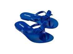 Step into summer with Mini Melissa Harmonic M Lover flip flops. The delicate bow, adorned with the iconic Melissa logo adds a romantic touch to this timeless silhouette. These are ultra-lightweight and practical, making them the perfect choice for every warm-weather outfit. Plus, you can match your mini!