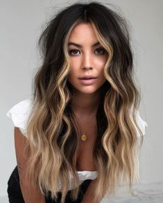 Here we have got the 30 trendiest ideas of balayage on black hair that you could browse and draw inspiration from. Black hair is a statement, but if you want to add dimension to it, a balayage on your dark hair will become the makeover you’ve always longed for. The first question dark-haired women who … Black Hair Balayage, Dark Brunette Hair, Money Piece, Ombré Hair, Dark Brown Hair Color, Hair Color Balayage, Hair Colorist