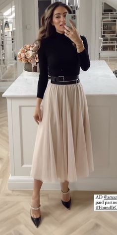 Wedding Guest Outfit Summer Classy, Gonna In Tulle, Summer Wedding Outfits, Elegante Casual, Wedding Guest Outfit Summer, Stylish Work Outfits, Dresses To Wear To A Wedding, Professional Outfits, Guest Outfit