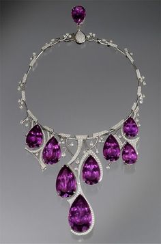 Amethyst Necklace designed by Ernesto Moreira -  on display in the  Gem Vault, The Houston Museum of Natural Science.   This platinum necklace contains 273.46 carats of amethyst and 13.21 carats of diamonds. Purple Jewelry, Amethyst Jewelry, Purple Stones, Amethyst Necklace, Gorgeous Jewelry, Stunning Jewellery, Necklace Designs, Amazing Jewelry