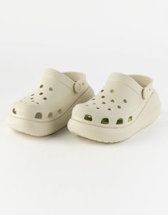 Croc Outfits Women, High Heel Crocs, Croc Outfits, Crocs Aesthetic, Crocs Ideas, Dream Things, Shoe Wishlist, Bali Style