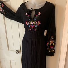 Old Navy Embroidered Dress. New W/ Tags. Size Large. Beautiful Embroidery. Rayon A& Polyester. Mid-Calf Length On Me And I Am 5.6”. Maroon Sweater Dress, Navy Embroidered Dress, Blue Tie Dye Dress, Navy Maternity Dress, Womens Navy Dress, Long Sleeve Navy Dress, Navy Sweater Dress, Navy Shirt Dress, Magenta Dress