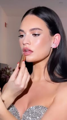 Lily James Makeup Looks, Cool Bride Makeup, Matte Bridesmaid Makeup, Bridal Cat Eye Makeup, Lily James Charlotte Tilbury, Soft Dewy Bridal Makeup, Pillow Talk Makeup Look, Soft Glam Brunette, Bridal Glowy Makeup