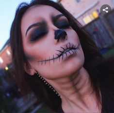 Creative Costume Ideas, Halloween Skeleton Makeup, Maquillage Halloween Simple, Teknik Makeup, Halloween Makeup Sugar Skull, Creative Halloween Makeup, Pop Culture Moments, Halloweenský Makeup, Creative Costume