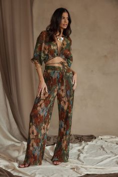 Looks Hippie, Pleated Crop Top, Durga Pooja, 12th Tribe, Drape Maxi Dress, Midi Dress Casual, Swimsuit Dress, Vintage Floral Print, Maxi Knit Dress