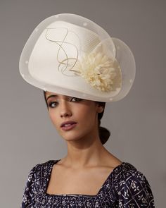 Ivory Bride wedding hat. This Woman's special occasion hat is covered with a cream veil and some ivory feathers and a beautiful flower. It is an elegant fascinator hat for brides and also you can wear it for the Royal Ascot horse races, weddings, cocktails, Tea Party, Kentucky Derby, Melbourne cup... The Dressy hat is mounted on a headband that allows to tilt the hat to the liking of each one. You can choose the side of the head where you like to wear the fascinator. 1€ of each Order will be don Summer Wedding Fitted Veil, Elegant White Evening Veil, White Fitted Veil For Formal Occasions, Elegant Fitted Summer Bonnet, Formal Fitted White Veil, White Structured Crown Hat For Kentucky Derby, Elegant White Fitted Bonnet, Cream Formal Hat With Structured Crown, Formal Cream Hat With Structured Crown